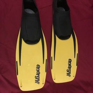 Mares Swim Fins (Size 2-3 or 34-35)